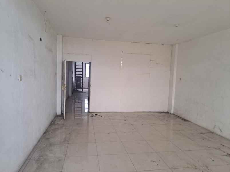 ruko 3 lantai di letjen suprapto jakarta pusat