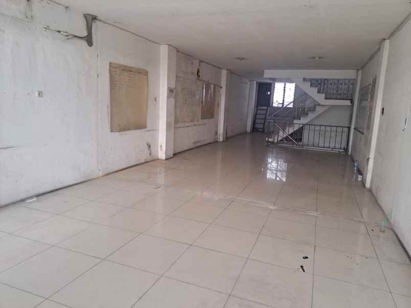 ruko 3 lantai di letjen suprapto jakarta pusat