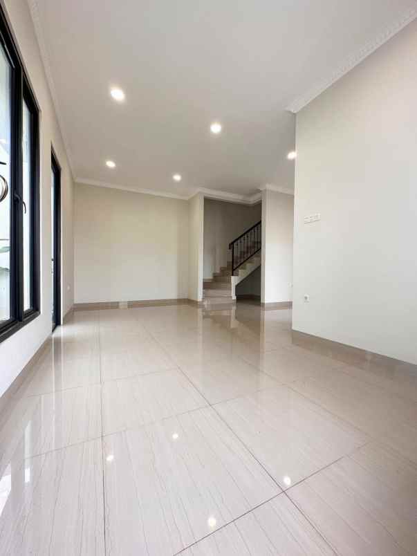 rumah 2 lantai readystok dekat lrt cikunir bekasi