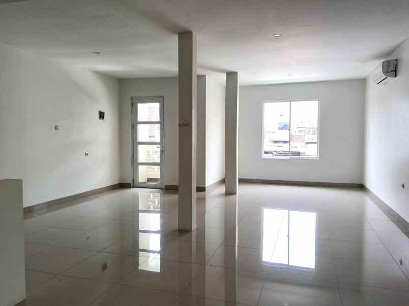 rumah 3lt 6x15 90m 3kt di pegangsaan dua kelapa gading