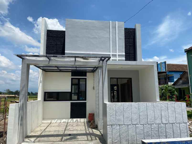 rumah aesthetic 7 menit ke stasiun maguwoharjo