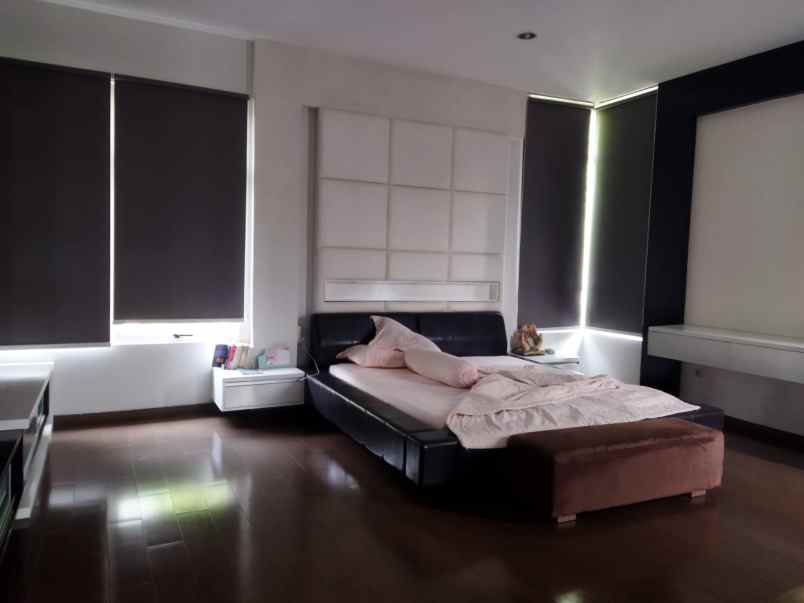 rumah asri di taman telaga golf bsd tangerang selatan