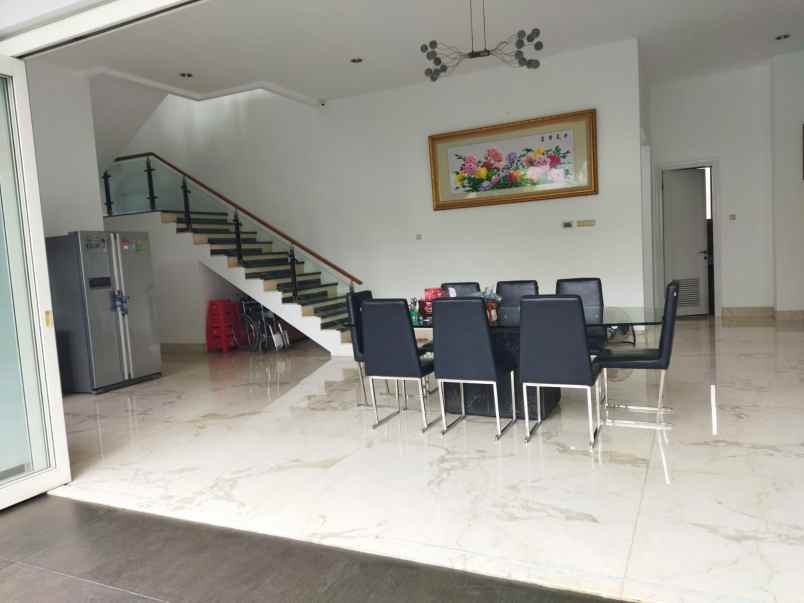 rumah asri di taman telaga golf bsd tangerang selatan