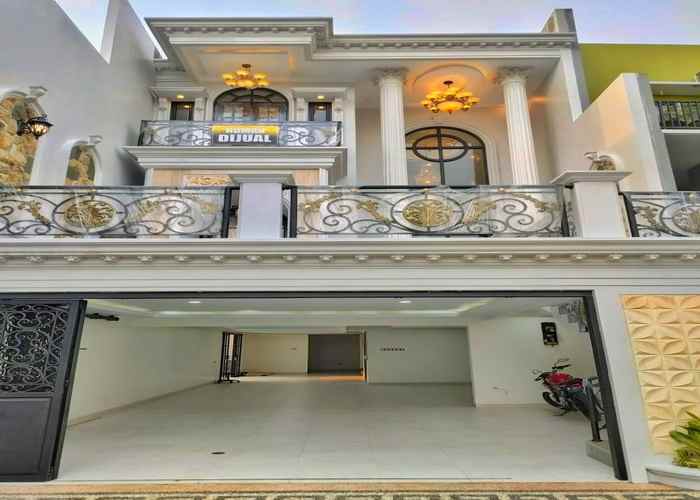 rumah bagus 3 lantai garasi 5 mobil di mampang jaksel