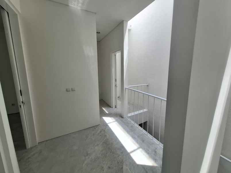 rumah baru 2 lantai di bernady land slawu jember