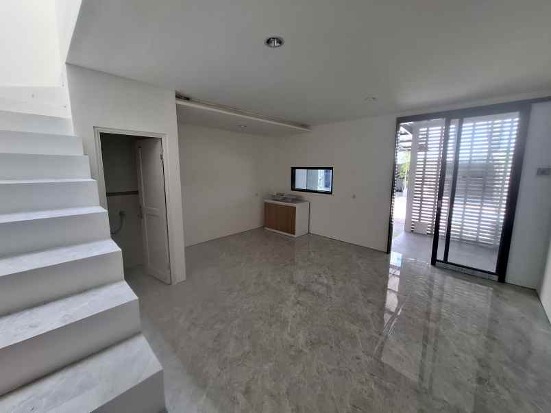 rumah baru 2 lantai di bernady land slawu jember