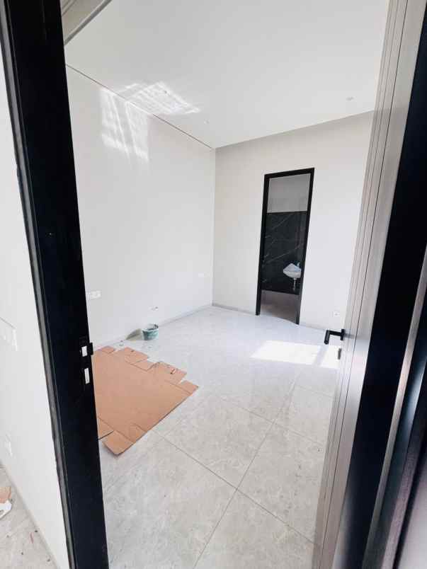 rumah baru cantik 2 lantai di sidoarum godean
