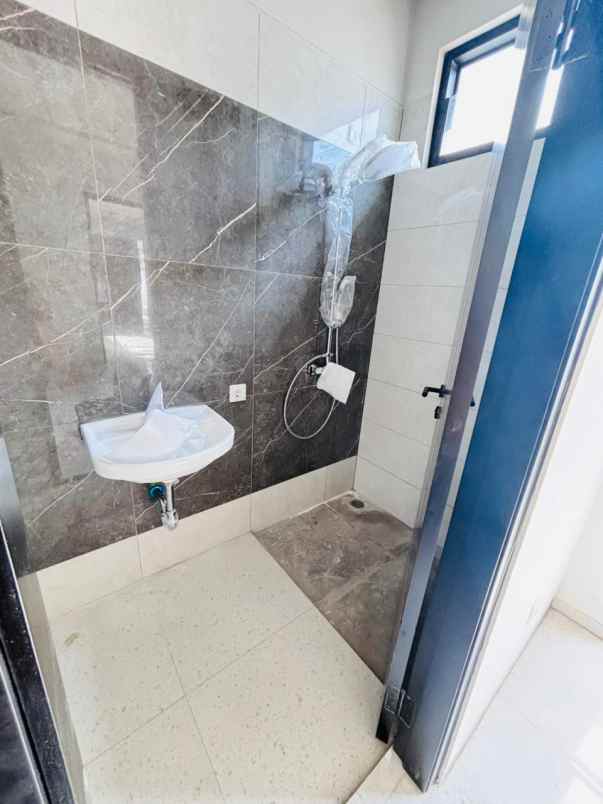 rumah baru cantik 2 lantai di sidoarum godean