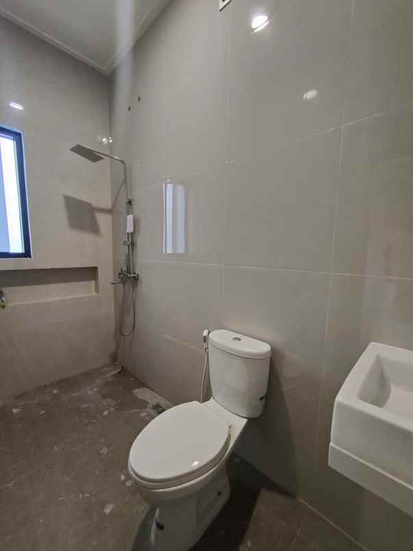 rumah baru dalam komplek di duren sawit jaktim