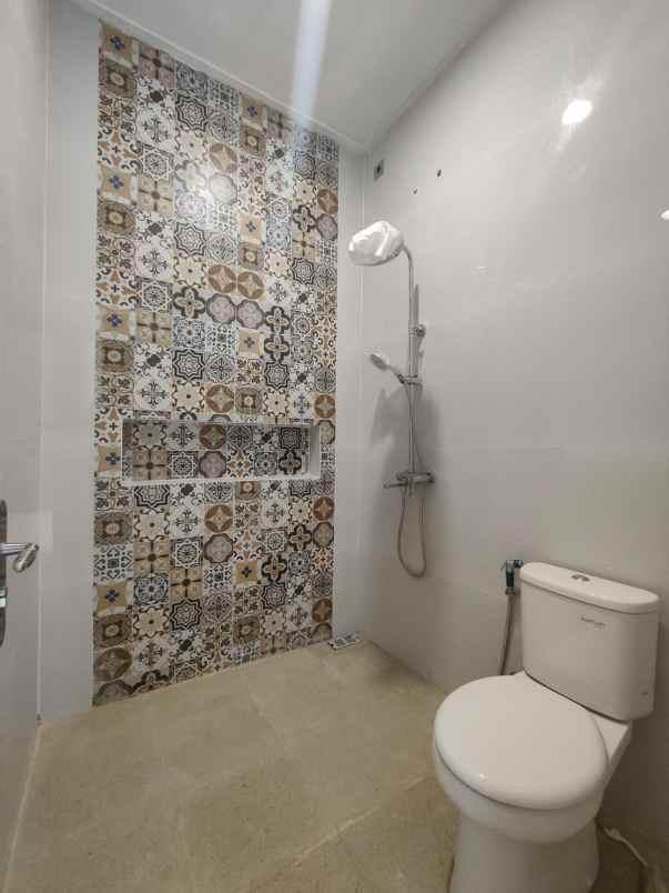 rumah baru dalam komplek di duren sawit jaktim