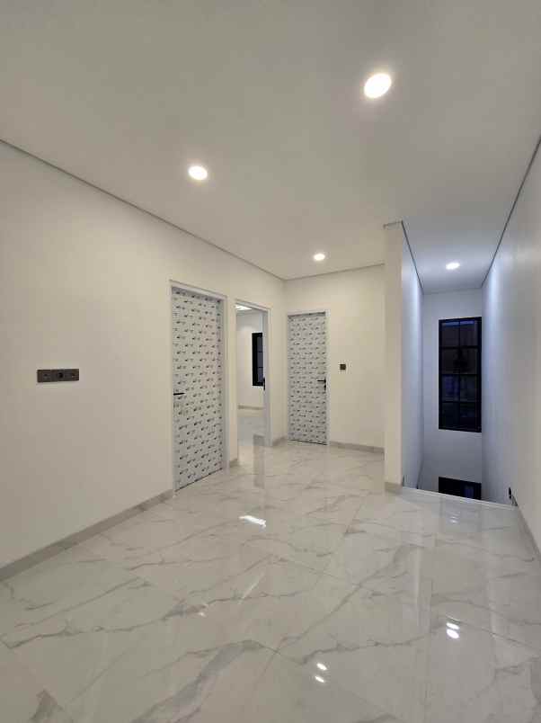 rumah baru dalam komplek di pondok bambu jaktim