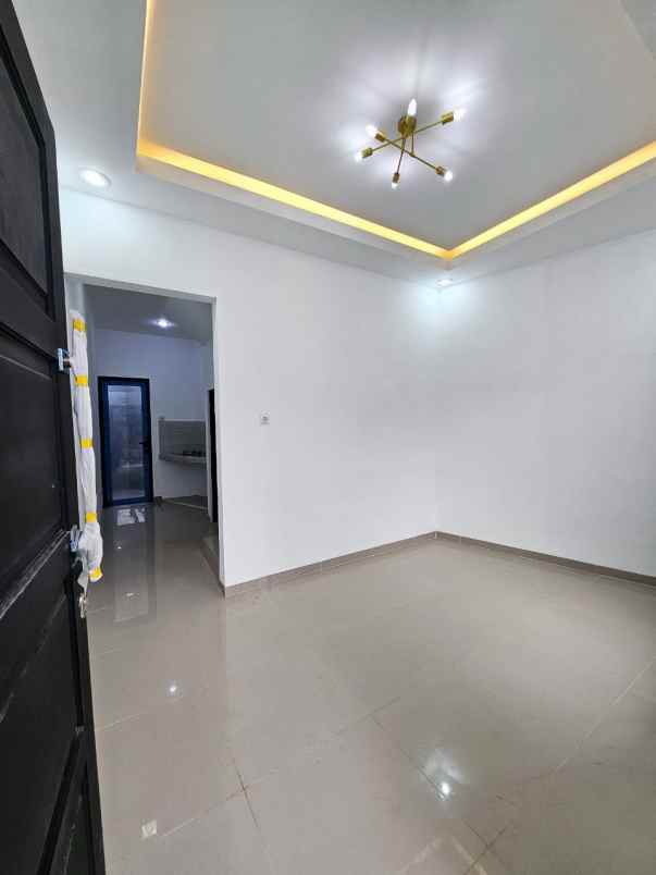 rumah baru di ciracas 2 lantai 600 jutaan