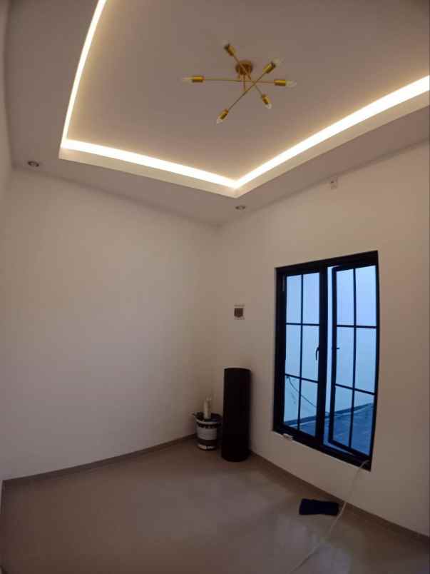 rumah baru di ciracas 2 lantai 600 jutaan