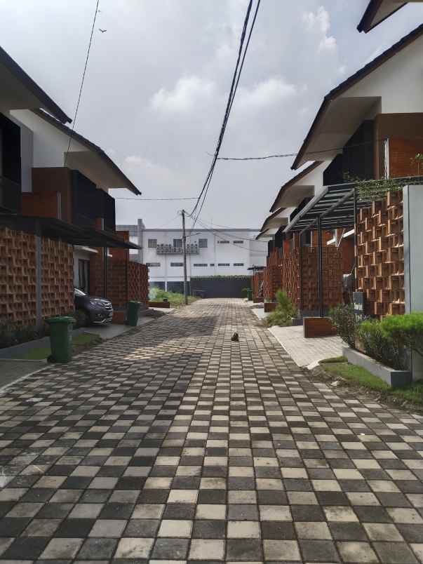rumah baru mewah siap huni dekat tmii jak tim
