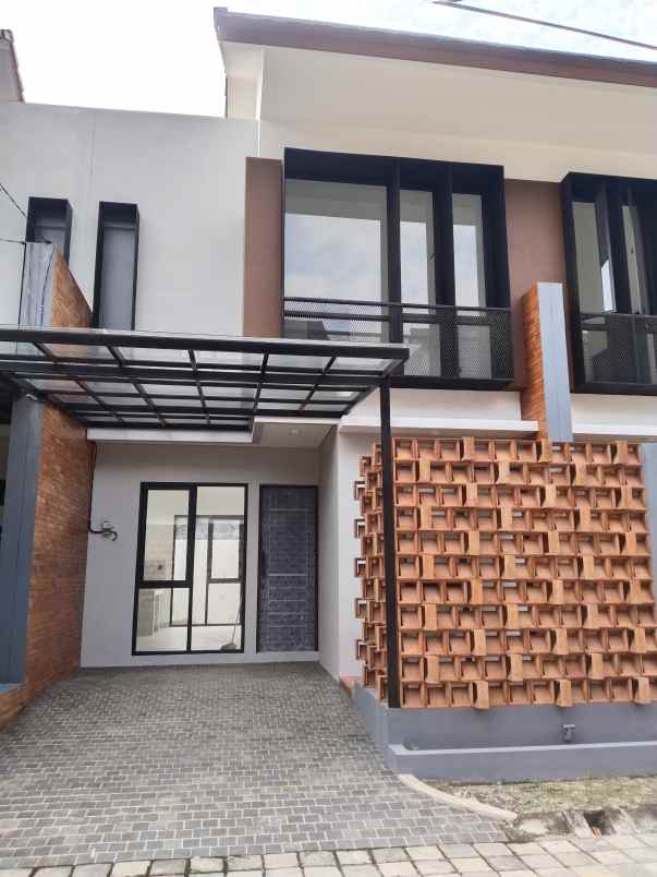 rumah baru mewah siap huni dekat tmii jak tim