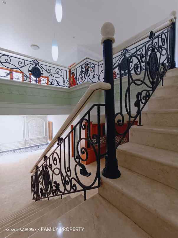 rumah baru mewah strategis di jln veteran bintaro