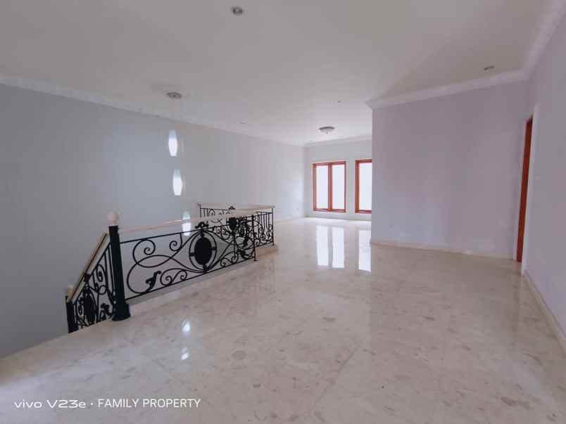 rumah baru mewah strategis di jln veteran bintaro