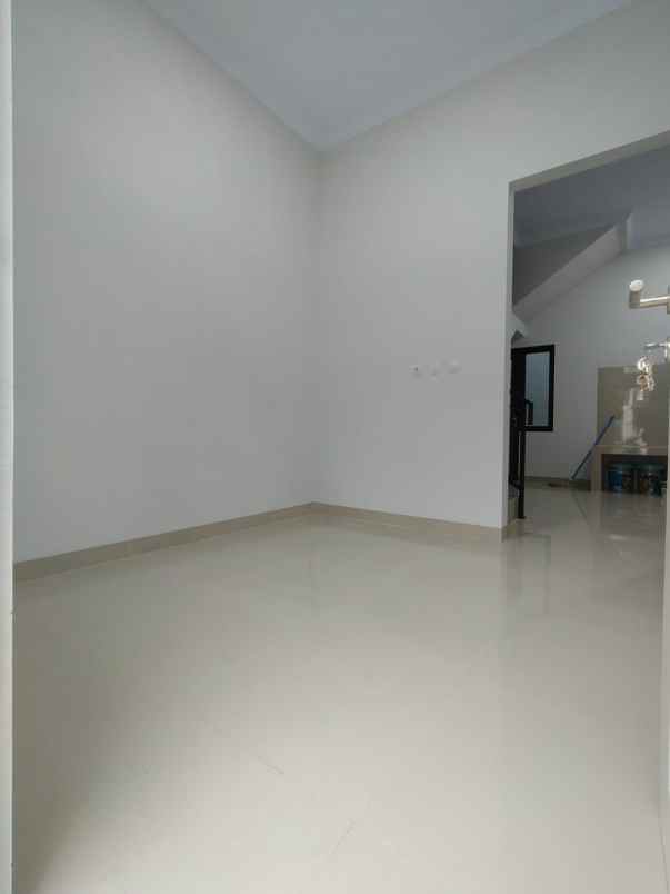 rumah baru modern living di kalisari jaktim