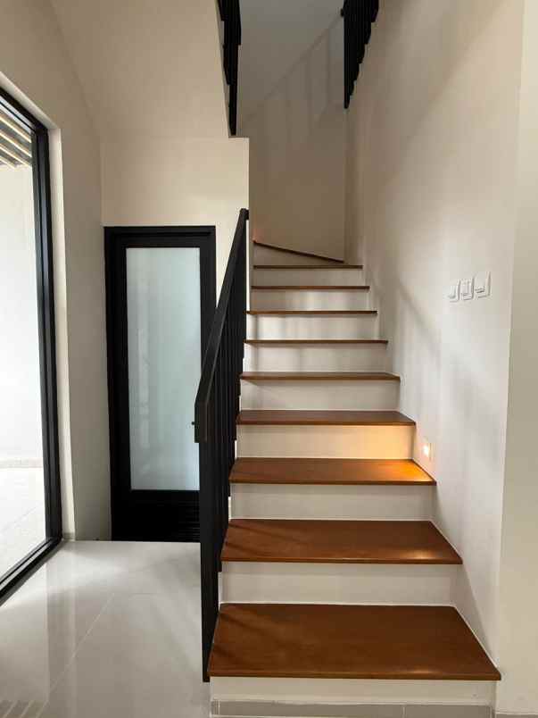 rumah baru siap huni lokasi strategis di nusa loka bsd