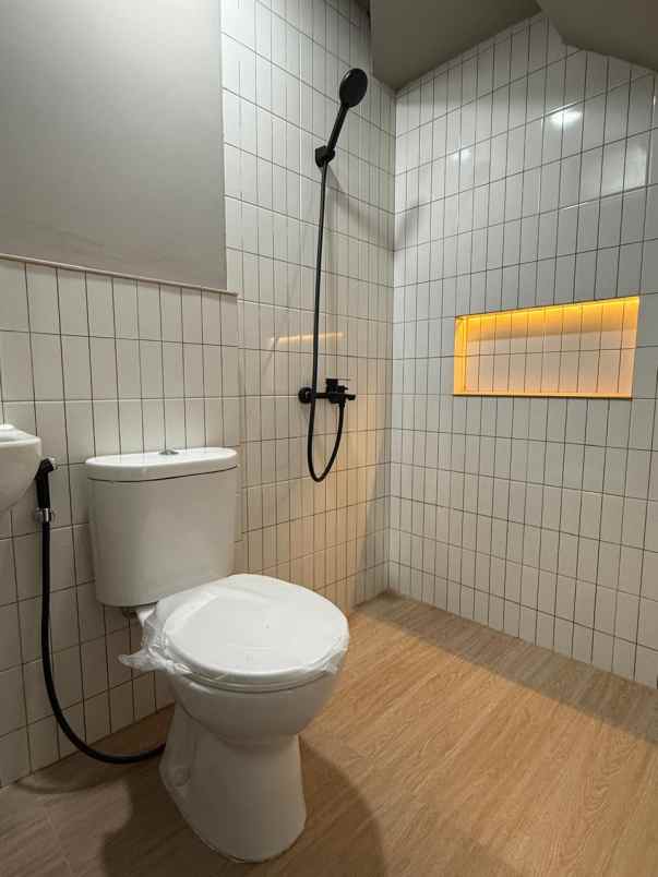 rumah baru siap huni lokasi strategis di nusa loka bsd