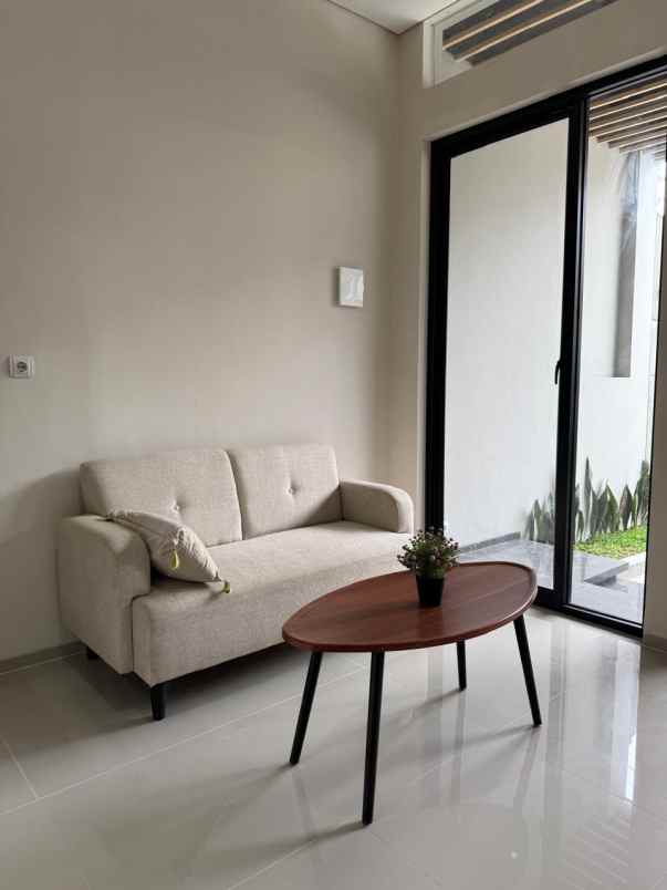 rumah baru siap huni lokasi strategis di nusa loka bsd