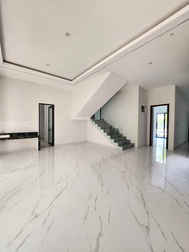 rumah baru woodland citraland surabaya barat