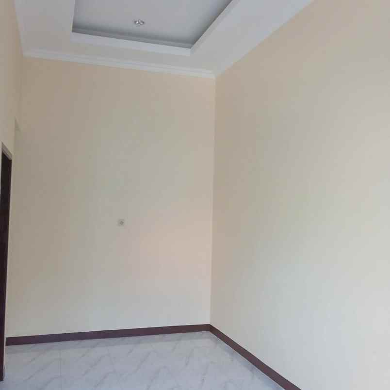 rumah biru harga murah di vmg 1 dekat harapan indah