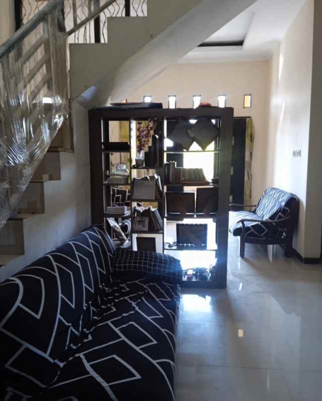 rumah borobudur manyaran semarang barat