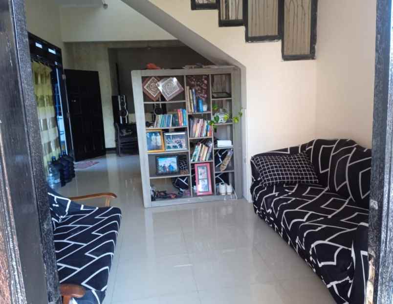 rumah borobudur manyaran semarang barat