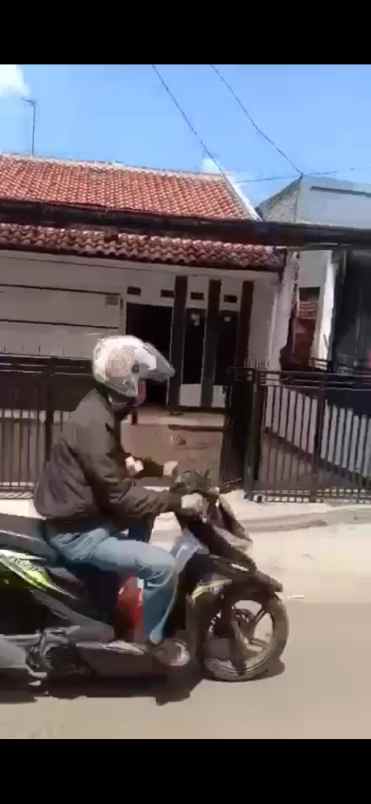 rumah ciloa cilame pinggir jalan