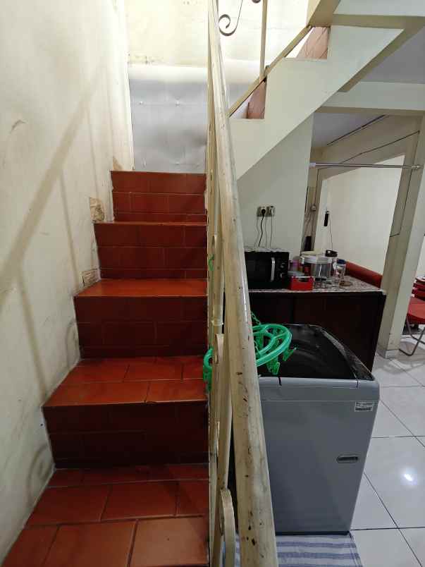 rumah dalam komplek di pondok bambu jaktim