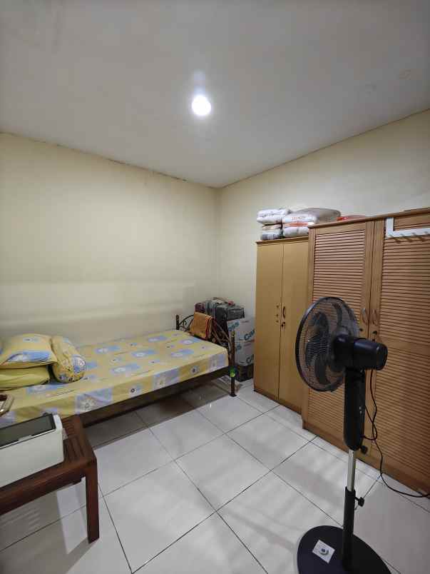 rumah dalam komplek di pondok bambu jaktim