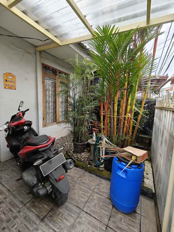 rumah dalam komplek di pondok bambu jaktim