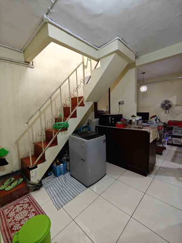 rumah dalam komplek di pondok bambu jaktim