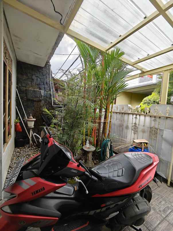 rumah dalam komplek di pondok bambu jaktim