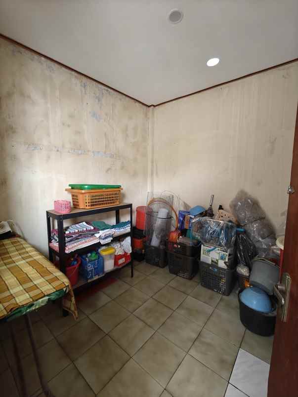 rumah dalam komplek di pondok bambu jaktim