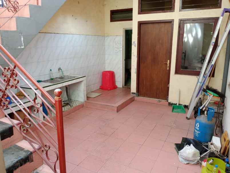 rumah dan kost 2 lantai ketintang siap cari cuan