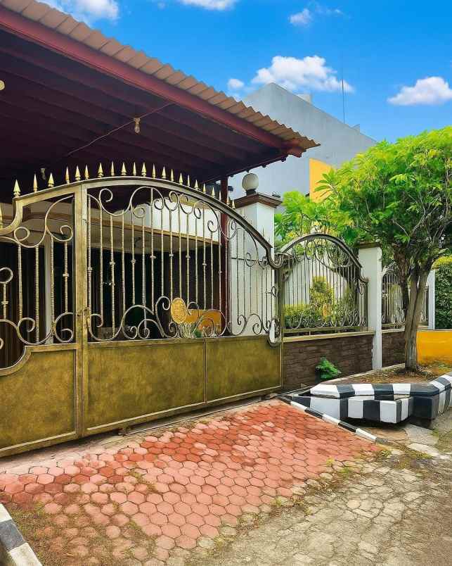 rumah dharmahusada indah murah siap huni row 3 mobil