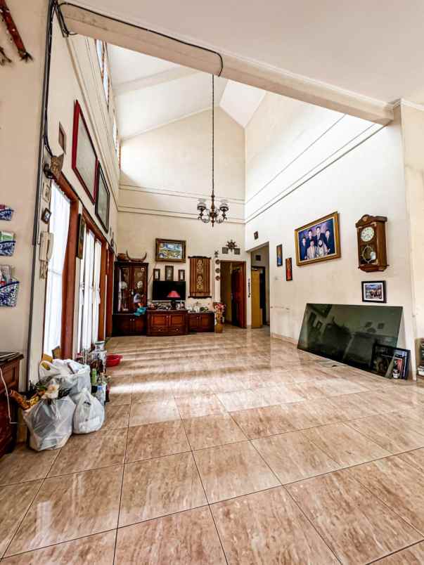 rumah di jl cikutra baru kota bandung