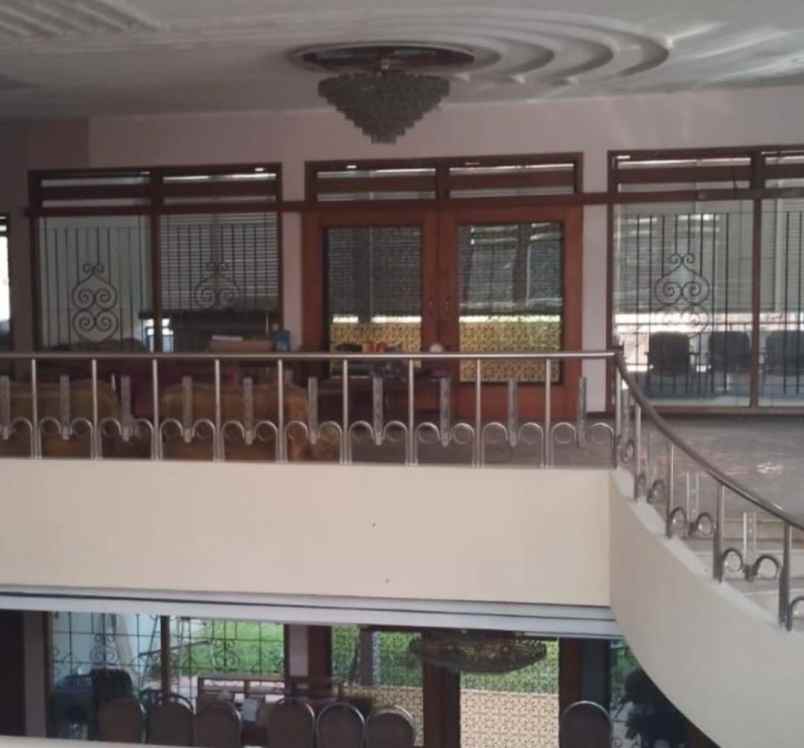 rumah disewakan raya dharmahusada indah surabaya timur