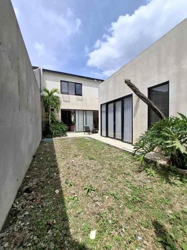 rumah estetik industrial tanah luas di arcamanik 1 8 m