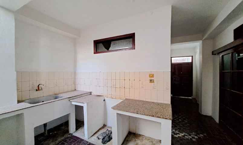 rumah gaya eropa klasik siap huni di antapani bandung