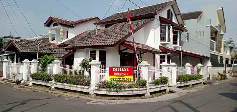 rumah gaya eropa klasik siap huni di antapani bandung