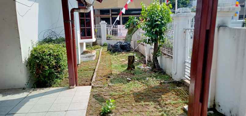 rumah gaya eropa klasik siap huni di antapani bandung