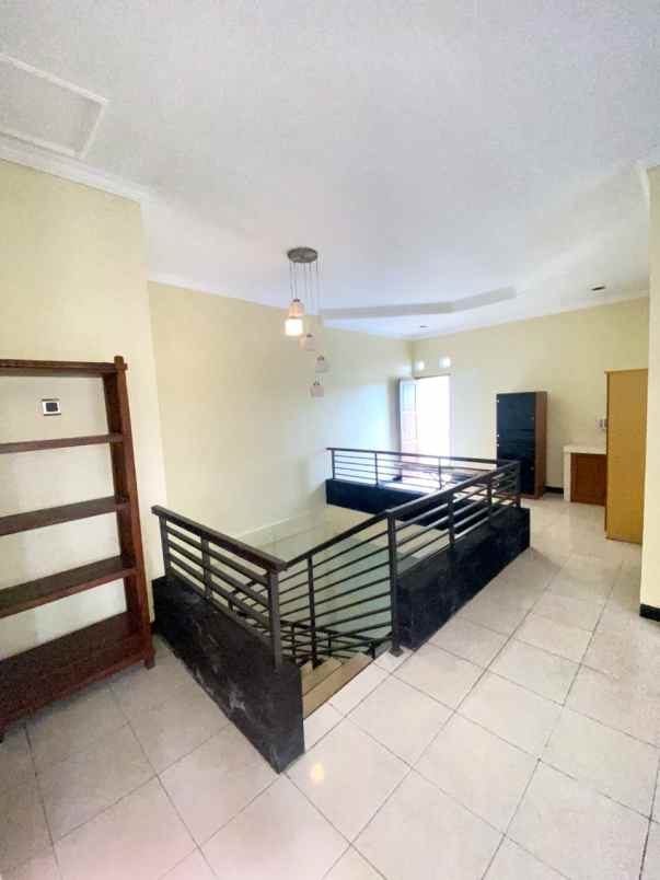 rumah gombel permai dekat undip include perabotan