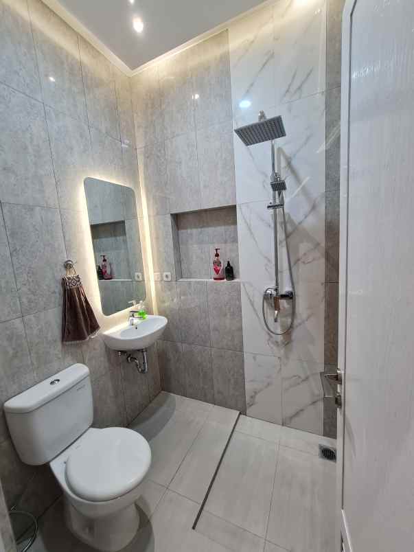 rumah hook furnished siap huni di palm blossom