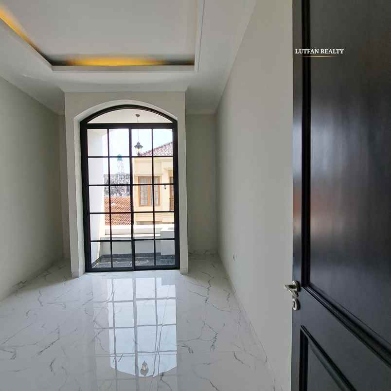 rumah jagakarsa american classic dalam cluster