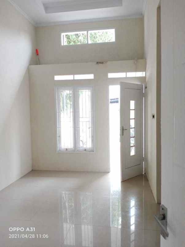 rumah jalan raya pondok rajeg