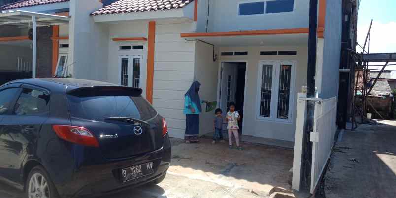 rumah jalan raya pondok rajeg