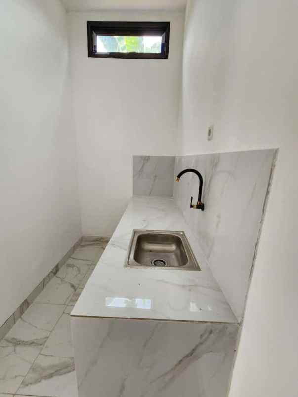 rumah jelidro dekat terminal manukan surabaya barat